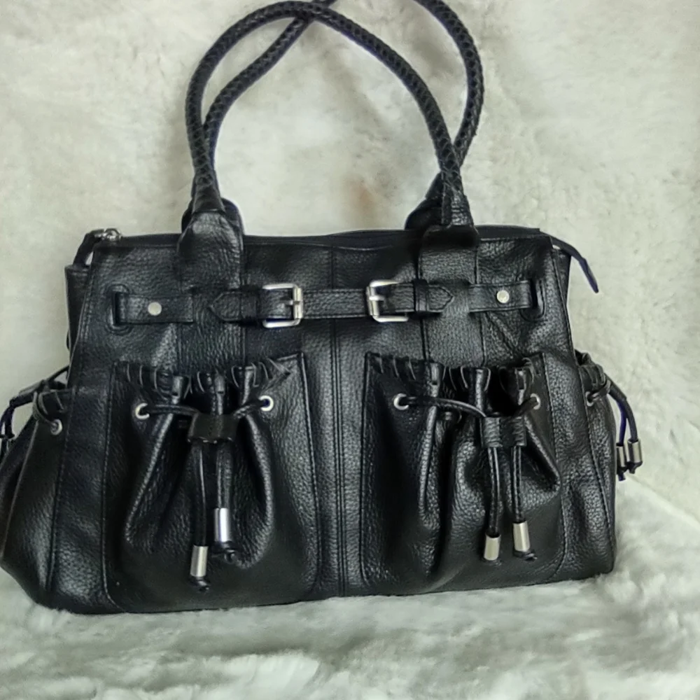 Adrienne Vittadini Handbag Black. - Picture 13 of 16